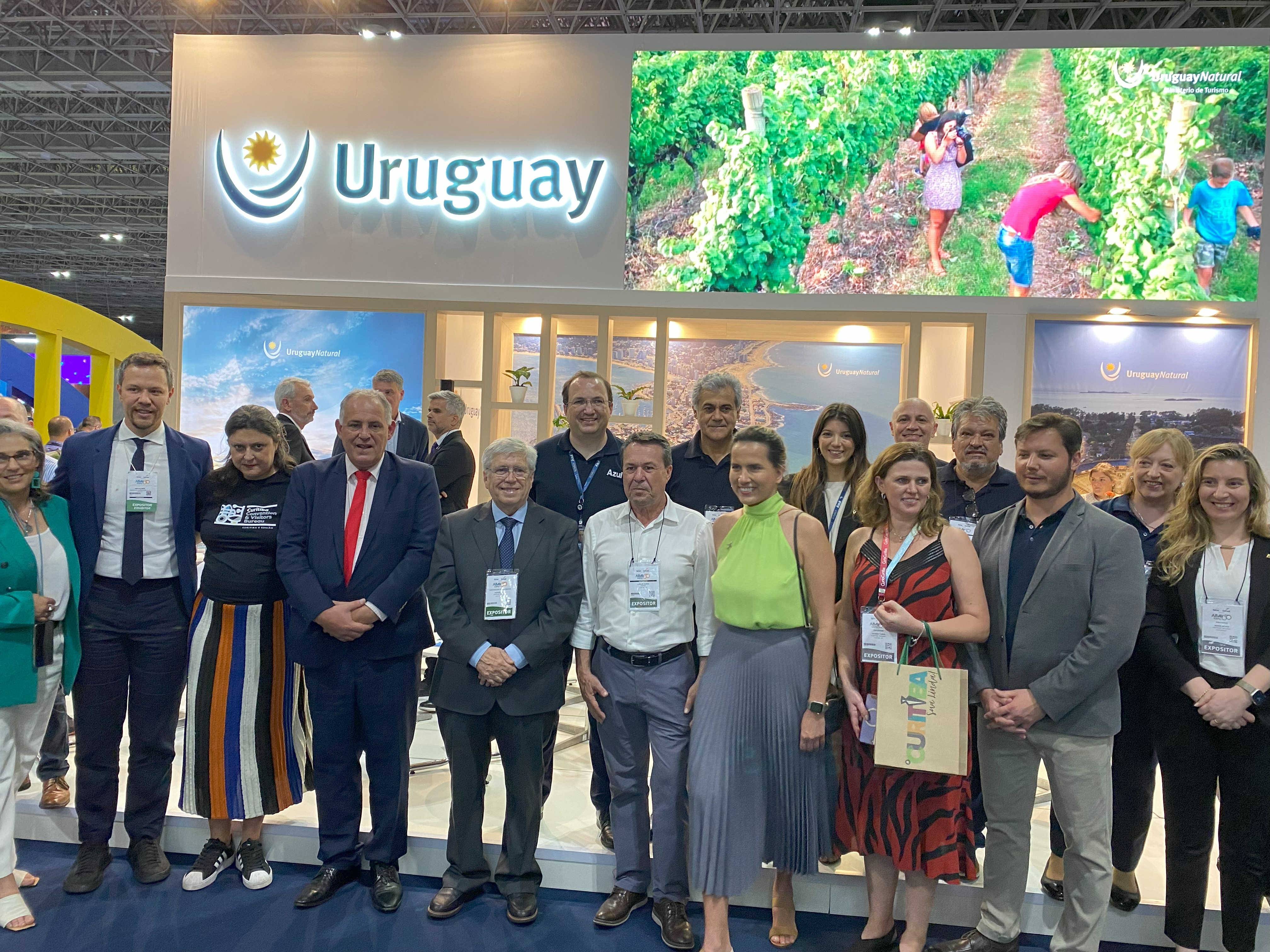 ENOTURISMO URUGUAY EN FERIA ABAV DE RÍO