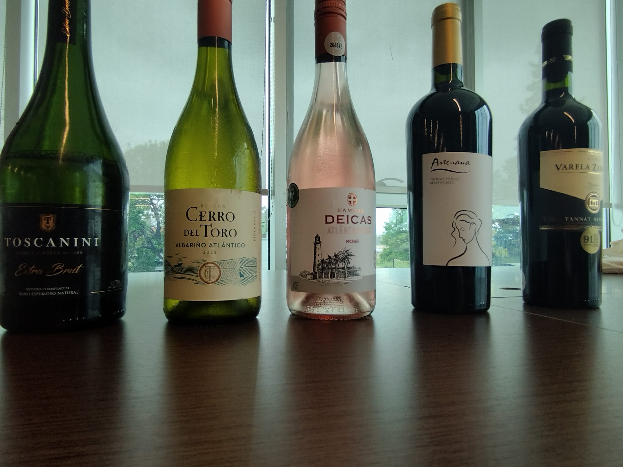 SE SELECCIONARON VINOS INSTITUCIONALES 2022