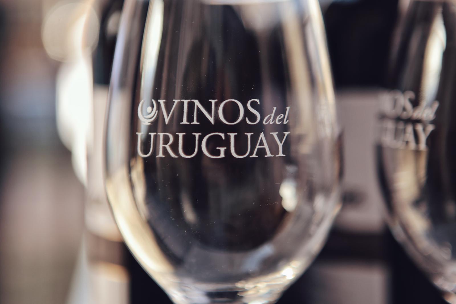 VINOS DEL URUGUAY JUNTO A GARAGE GOURMET